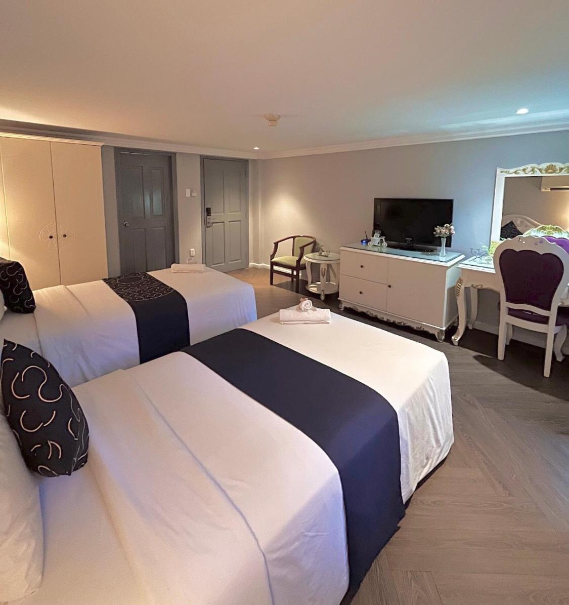 Stellar Boutique - Near Secc Hotel
