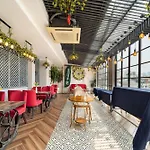 Stellar Boutique Hotel - Near Secc