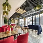 Stellar Boutique Hotel - Near Secc
